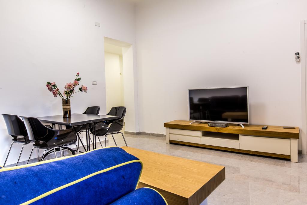 Chic Apartments By The Beach テル・アビブ エクステリア 写真